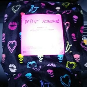 Betsey Johnson Skull Throw